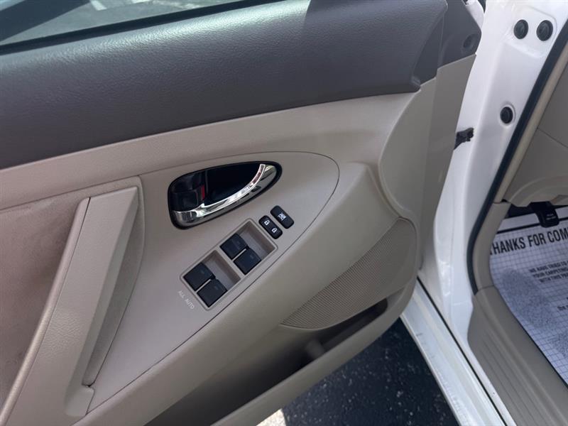 Toyota Camry Base 6-Spd AT 2011