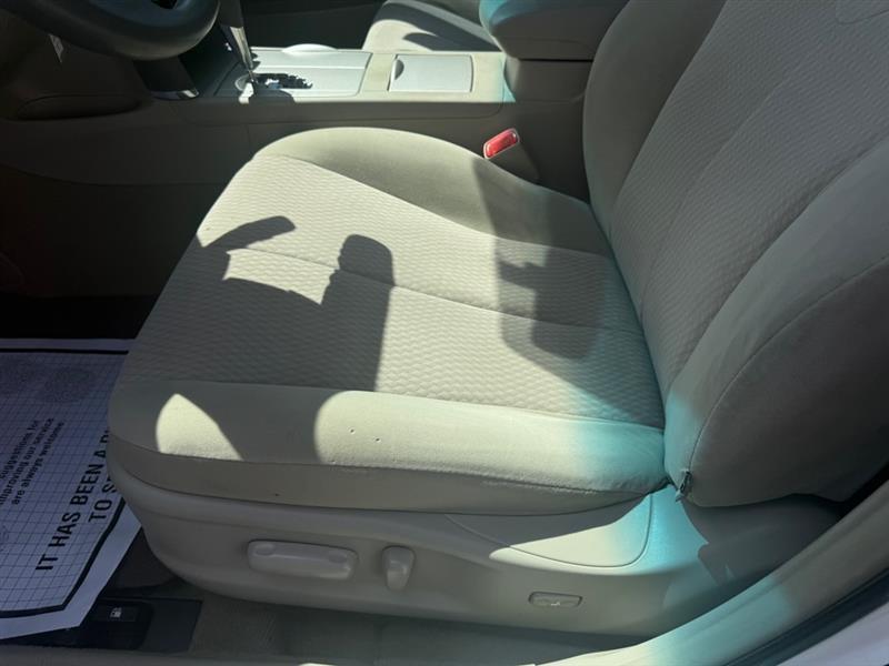 Toyota Camry Base 6-Spd AT 2011