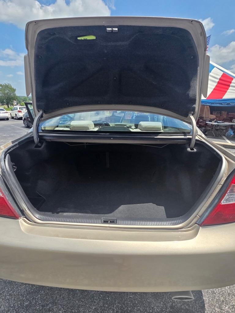 Toyota Camry LE 2004