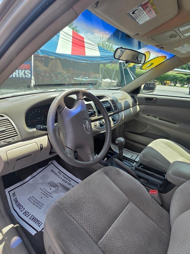 Toyota Camry LE 2004