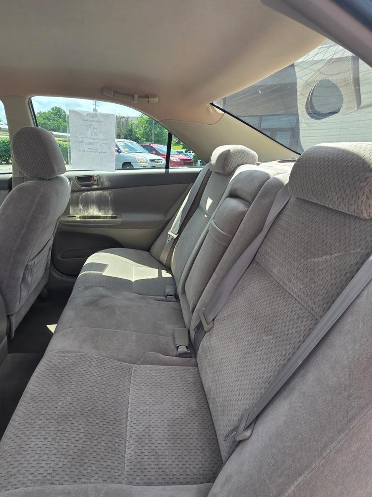 Toyota Camry LE 2004