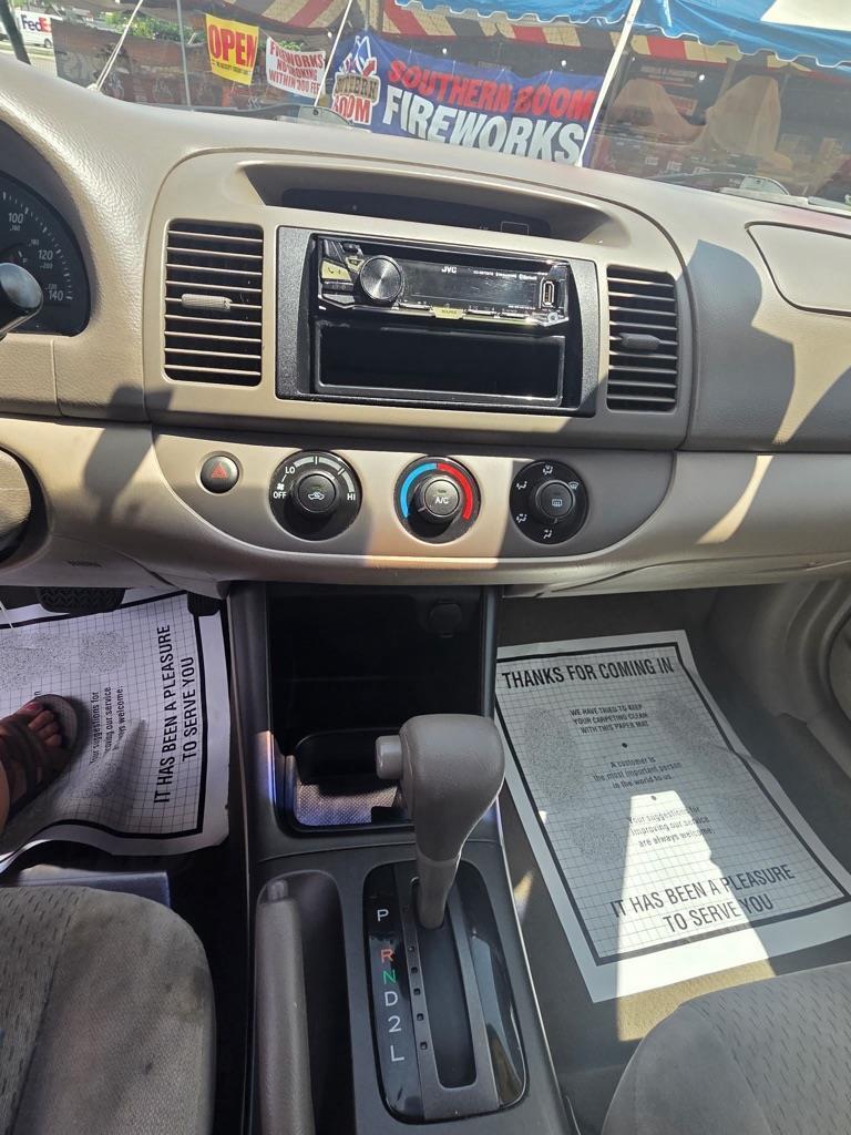 Toyota Camry LE 2004