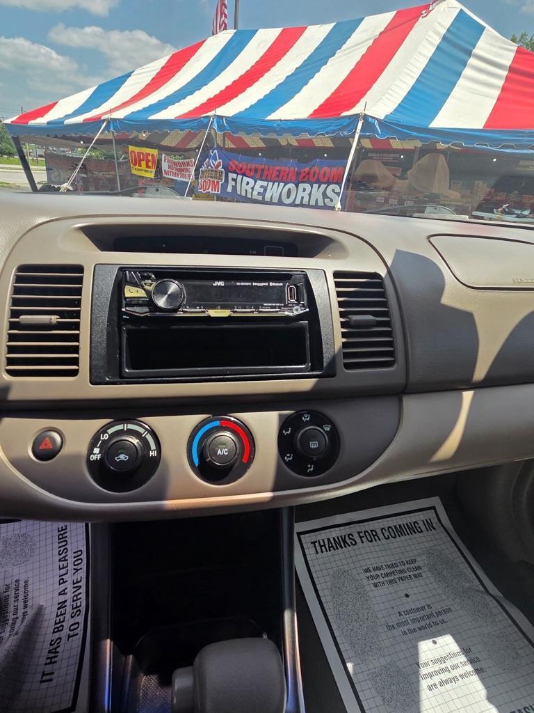 Toyota Camry LE 2004