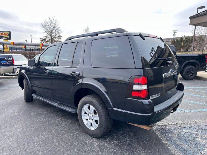 Ford Explorer XLT 4.0L 2WD 2009