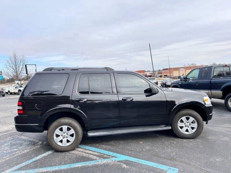 Ford Explorer XLT 4.0L 2WD 2009