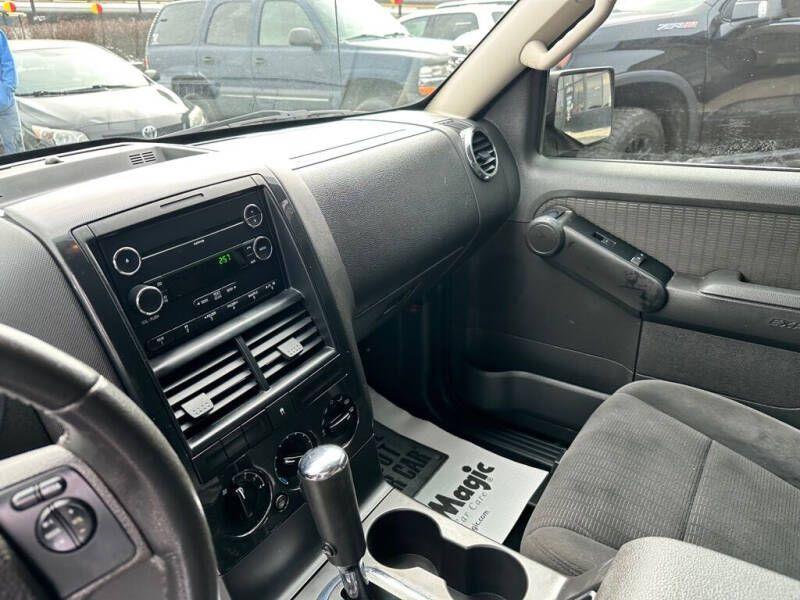 Ford Explorer XLT 4.0L 2WD 2009