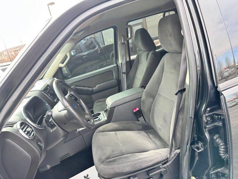 Ford Explorer XLT 4.0L 2WD 2009