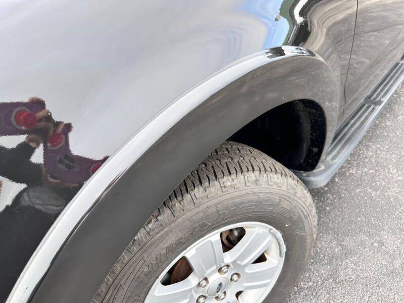 Ford Explorer XLT 4.0L 2WD 2009