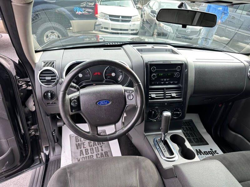 Ford Explorer XLT 4.0L 2WD 2009