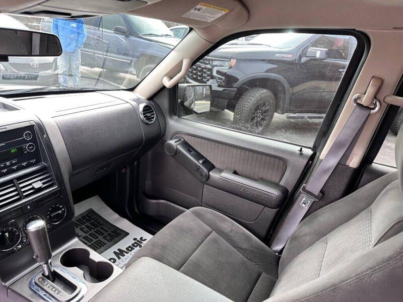 Ford Explorer XLT 4.0L 2WD 2009