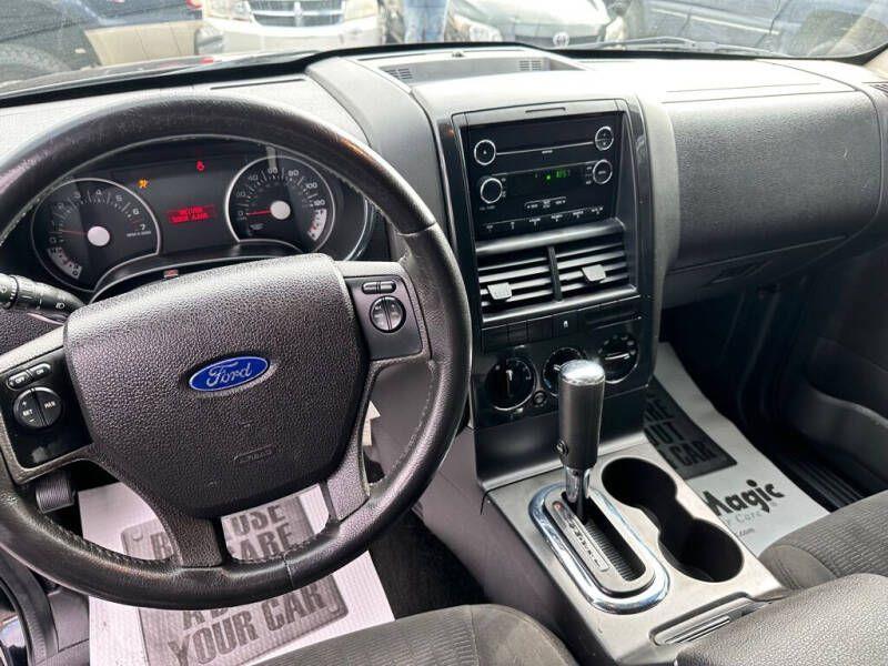 Ford Explorer XLT 4.0L 2WD 2009