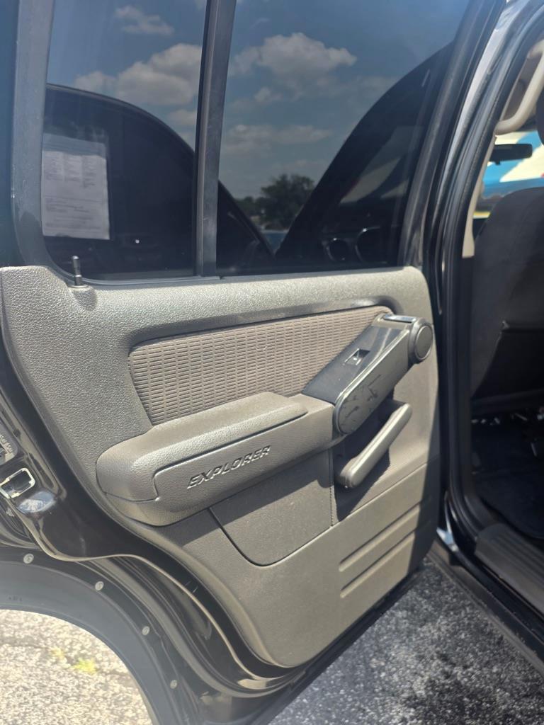 Ford Explorer XLT 4.0L 2WD 2009