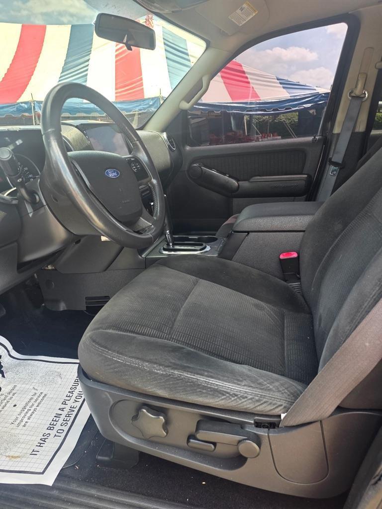 Ford Explorer XLT 4.0L 2WD 2009
