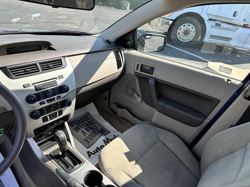 Ford Focus S Sedan 2010