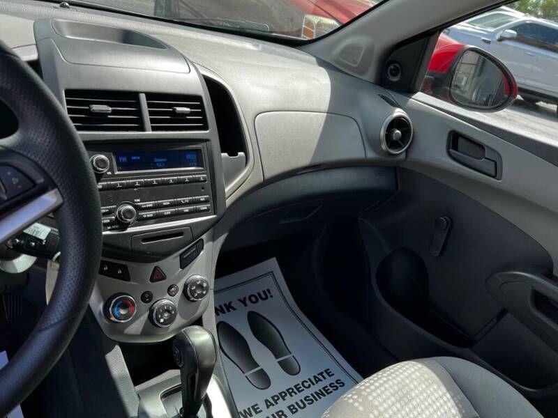 Chevrolet Sonic LS Auto Sedan 2015