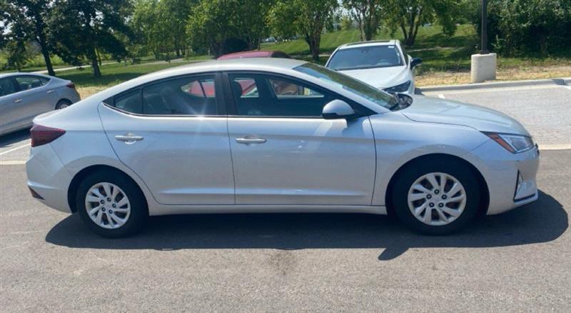 Hyundai Elantra SE 6M 2019