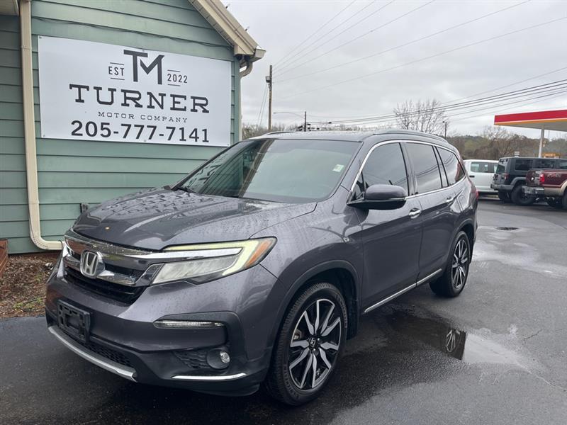 Honda Pilot Touring w/Rear Captain's Chairs 2019