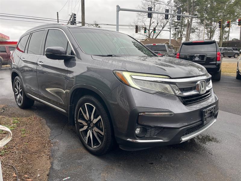 Honda Pilot Touring w/Rear Captain's Chairs 2019