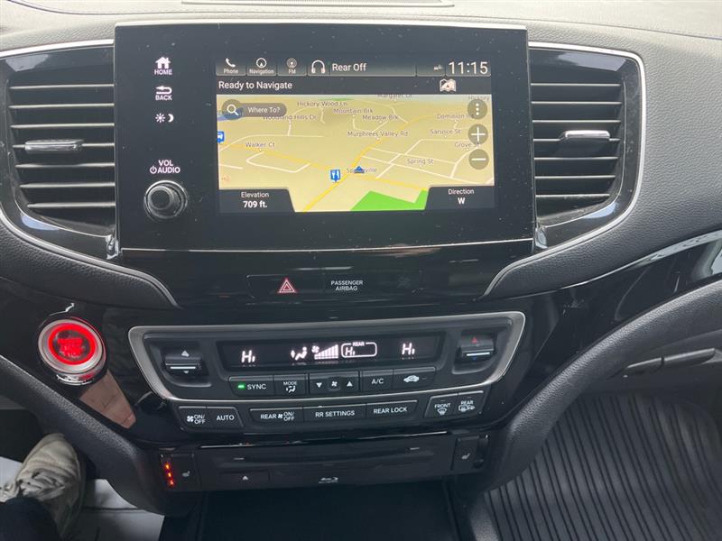 Honda Pilot Touring w/Rear Captain's Chairs 2019