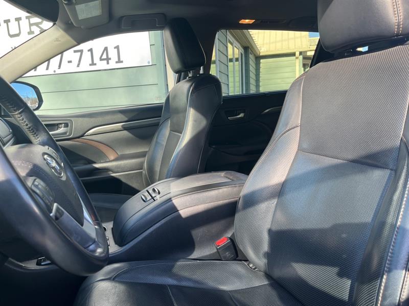 Toyota Highlander Limited FWD V6 2017