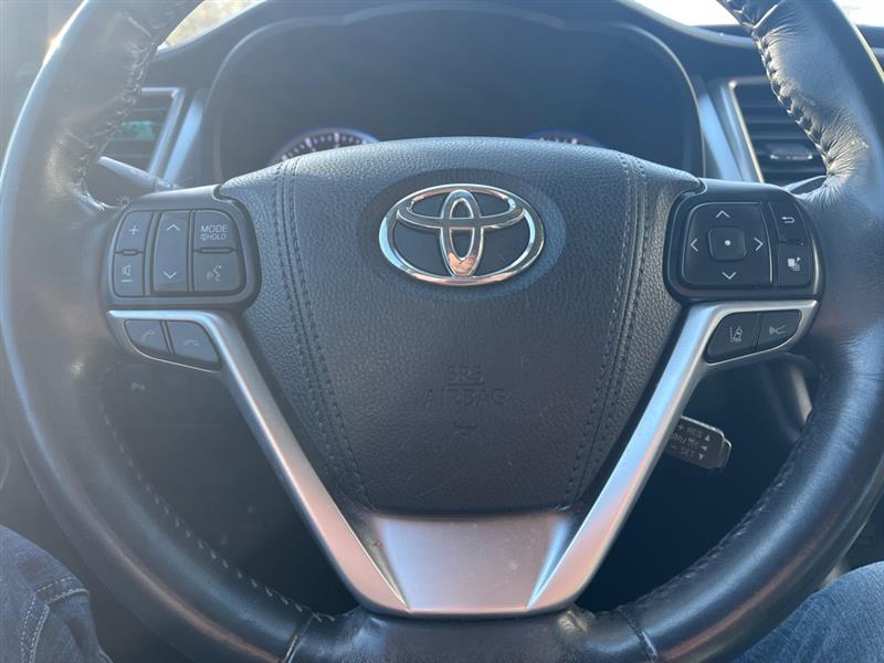 Toyota Highlander Limited FWD V6 2017