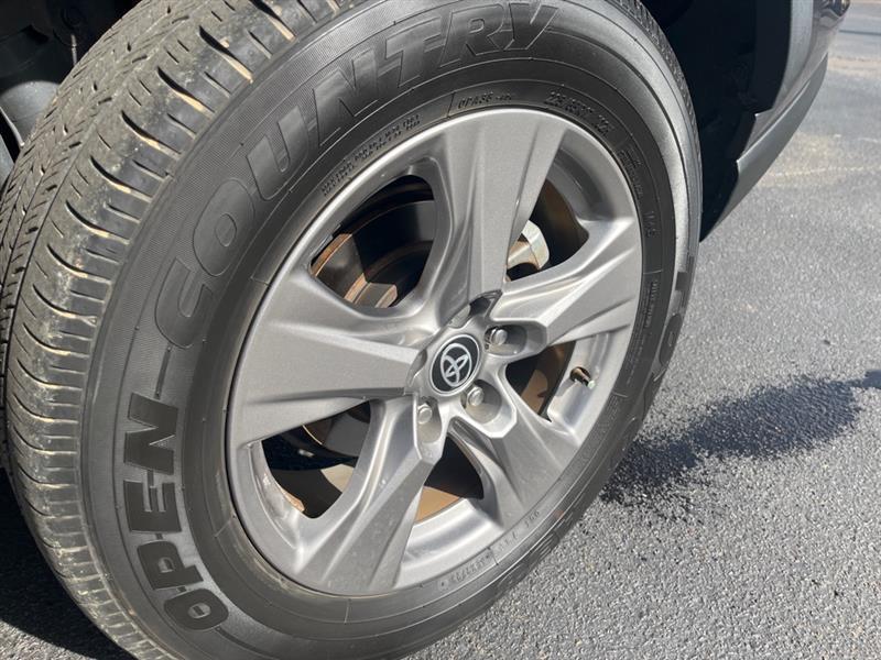 Toyota RAV4 XLE 2023