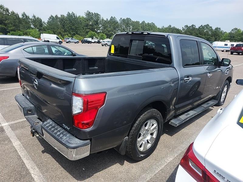Nissan Titan  2017