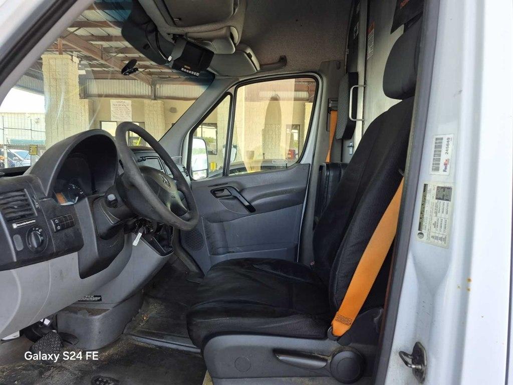 Mercedes-Benz Sprinter  2011