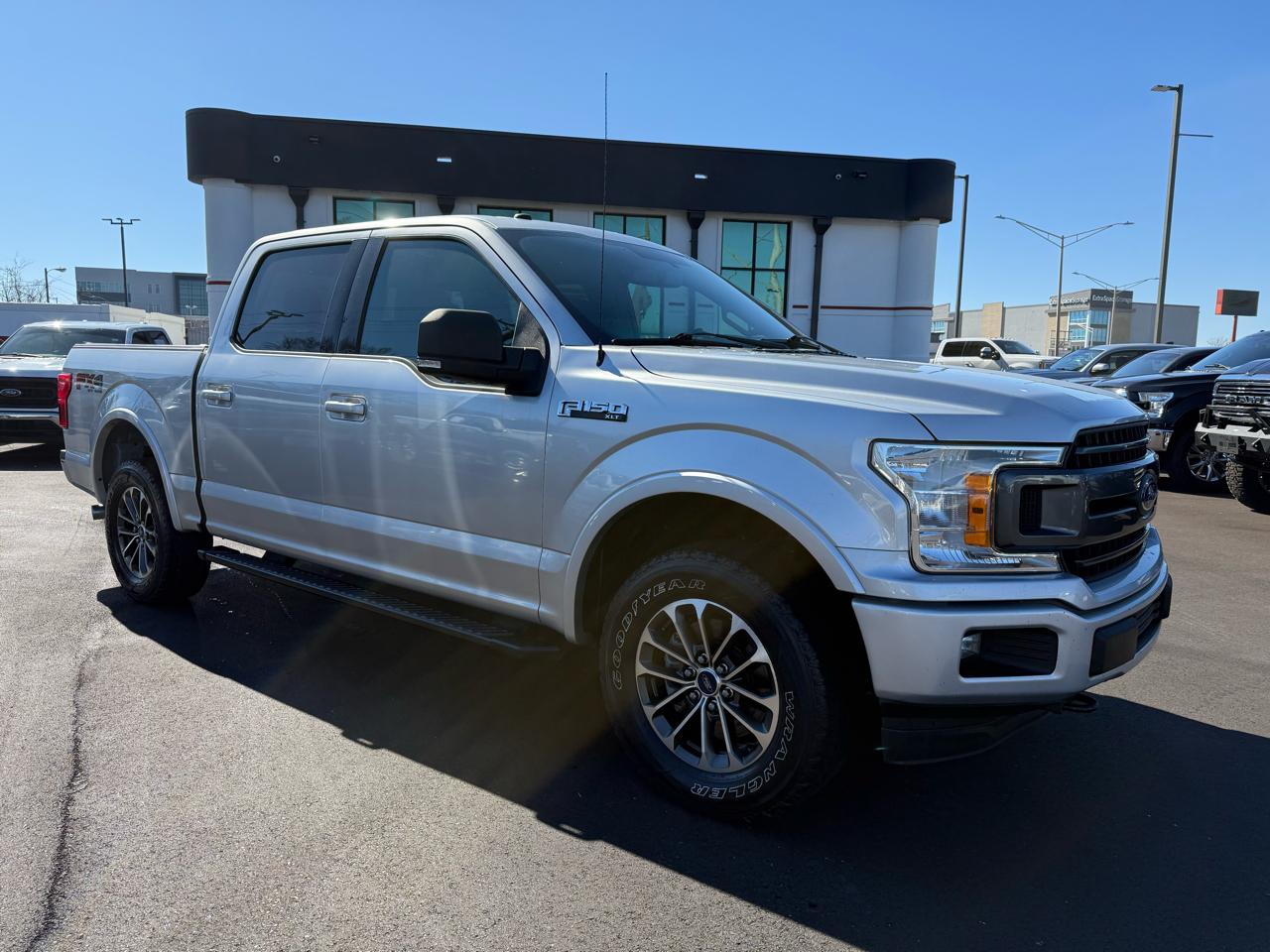 Ford F-150 4WD SuperCrew 139" XLT 2018
