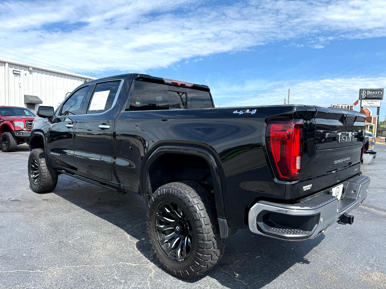 GMC Sierra 1500 4WD Crew Cab 143.5" SLT 2020 GMC Sierra 1500 4WD Crew Cab 143.5" SLT 2020