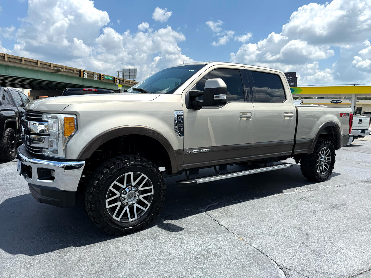 2017 Ford F-250 Lariat photo 2