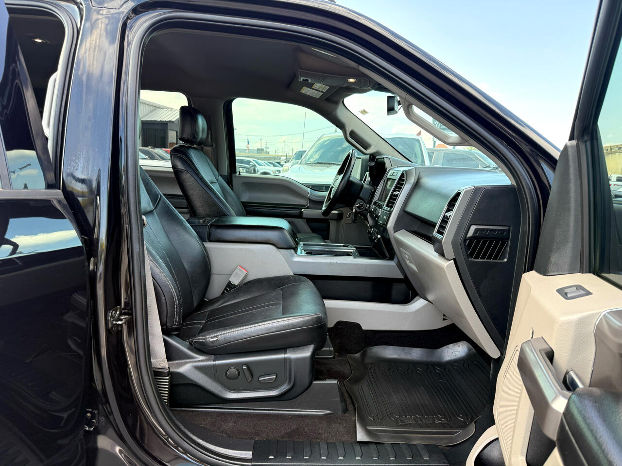 2019 Ford F-150 XLT photo 28