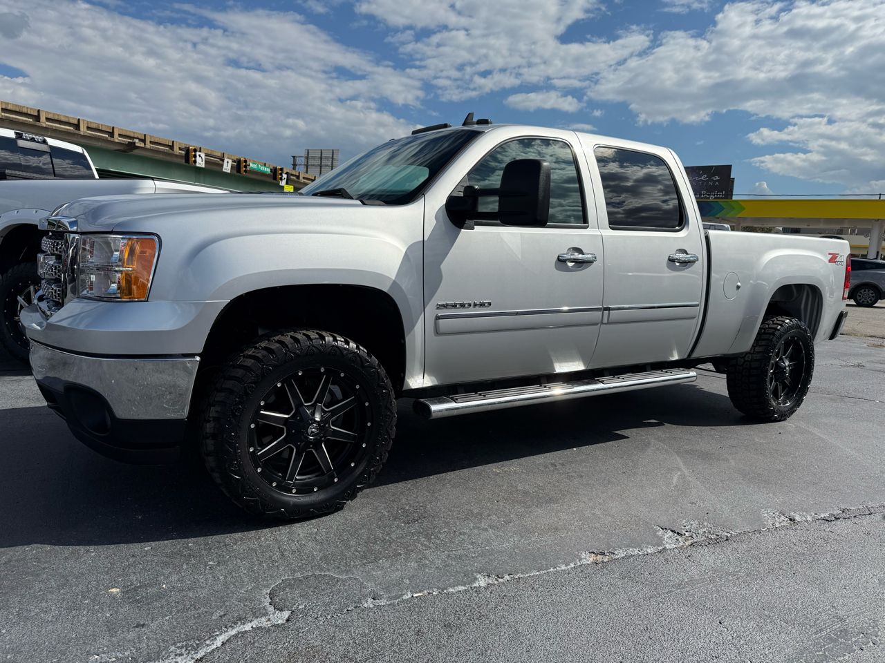 2013 Gmc Sierra SLE photo 2