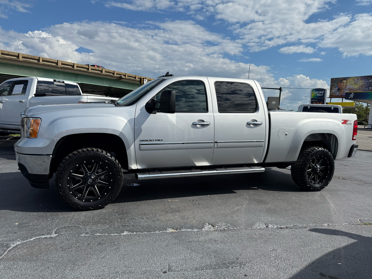 GMC Sierra 3500HD SLE Crew Cab 4WD 2013 GMC Sierra 3500HD SLE Crew Cab 4WD 2013