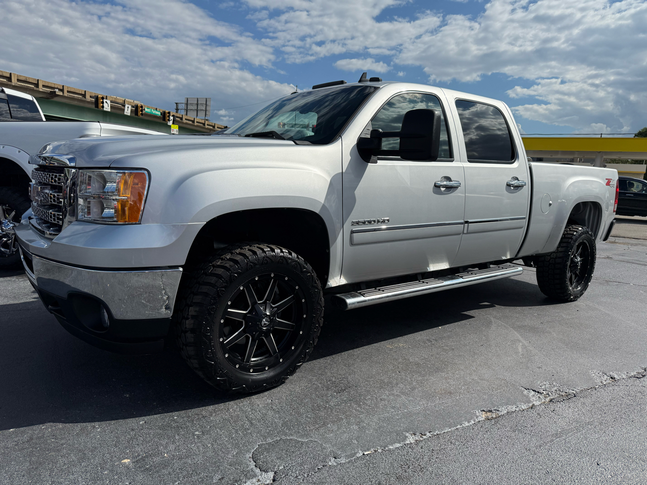 GMC Sierra 3500HD SLE Crew Cab 4WD 2013 GMC Sierra 3500HD SLE Crew Cab 4WD 2013