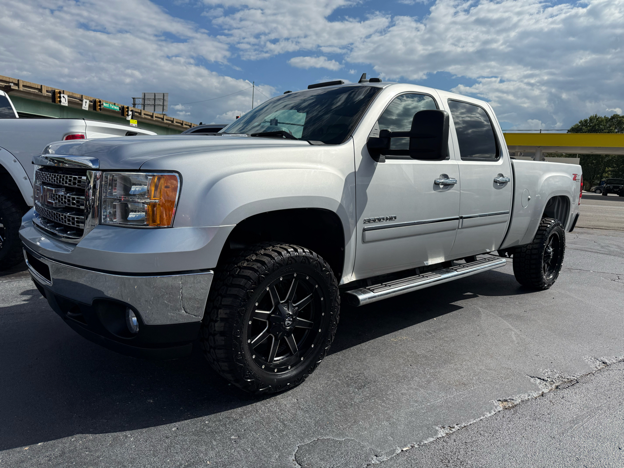 GMC Sierra 3500HD SLE Crew Cab 4WD 2013 GMC Sierra 3500HD SLE Crew Cab 4WD 2013