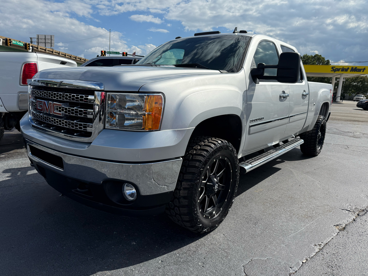 GMC Sierra 3500HD SLE Crew Cab 4WD 2013 GMC Sierra 3500HD SLE Crew Cab 4WD 2013