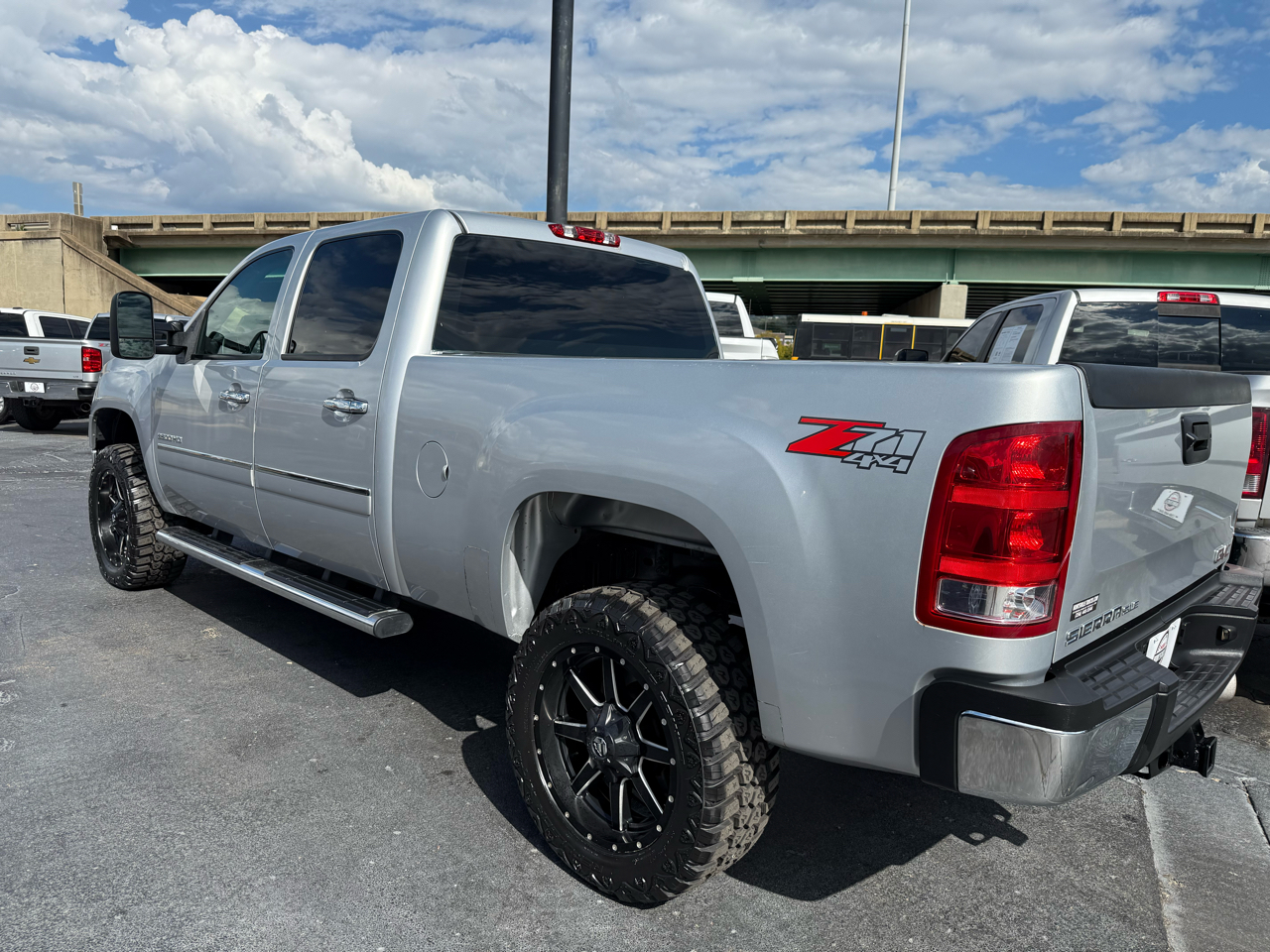 GMC Sierra 3500HD SLE Crew Cab 4WD 2013 GMC Sierra 3500HD SLE Crew Cab 4WD 2013