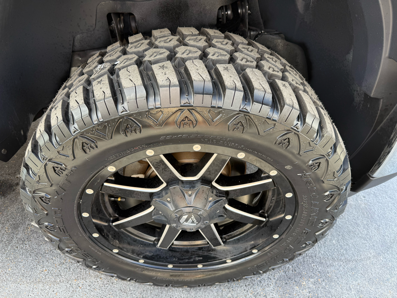 GMC Sierra 3500HD SLE Crew Cab 4WD 2013 GMC Sierra 3500HD SLE Crew Cab 4WD 2013