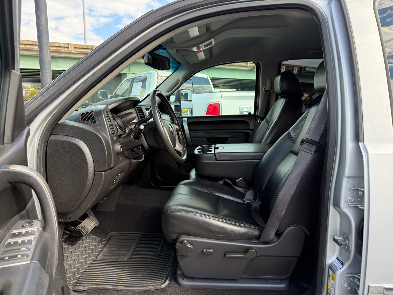 GMC Sierra 3500HD SLE Crew Cab 4WD 2013 GMC Sierra 3500HD SLE Crew Cab 4WD 2013