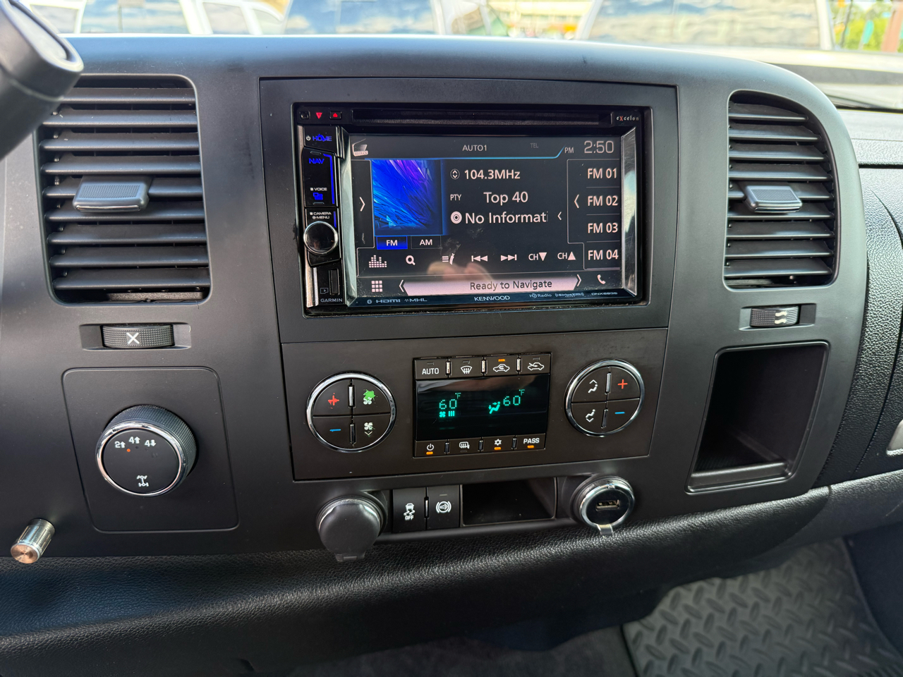 GMC Sierra 3500HD SLE Crew Cab 4WD 2013 GMC Sierra 3500HD SLE Crew Cab 4WD 2013