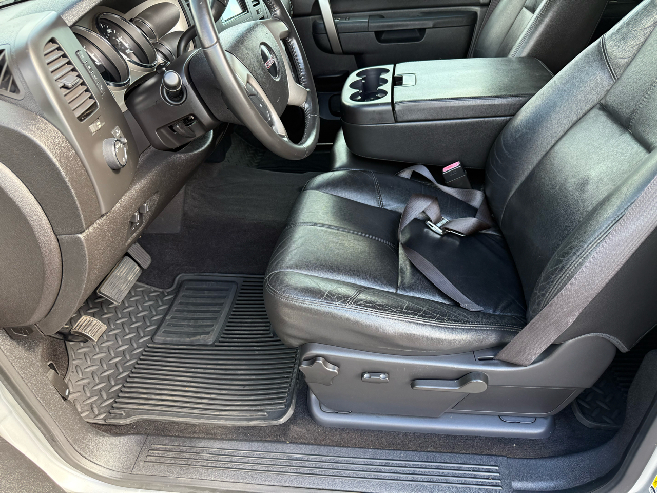 GMC Sierra 3500HD SLE Crew Cab 4WD 2013 GMC Sierra 3500HD SLE Crew Cab 4WD 2013