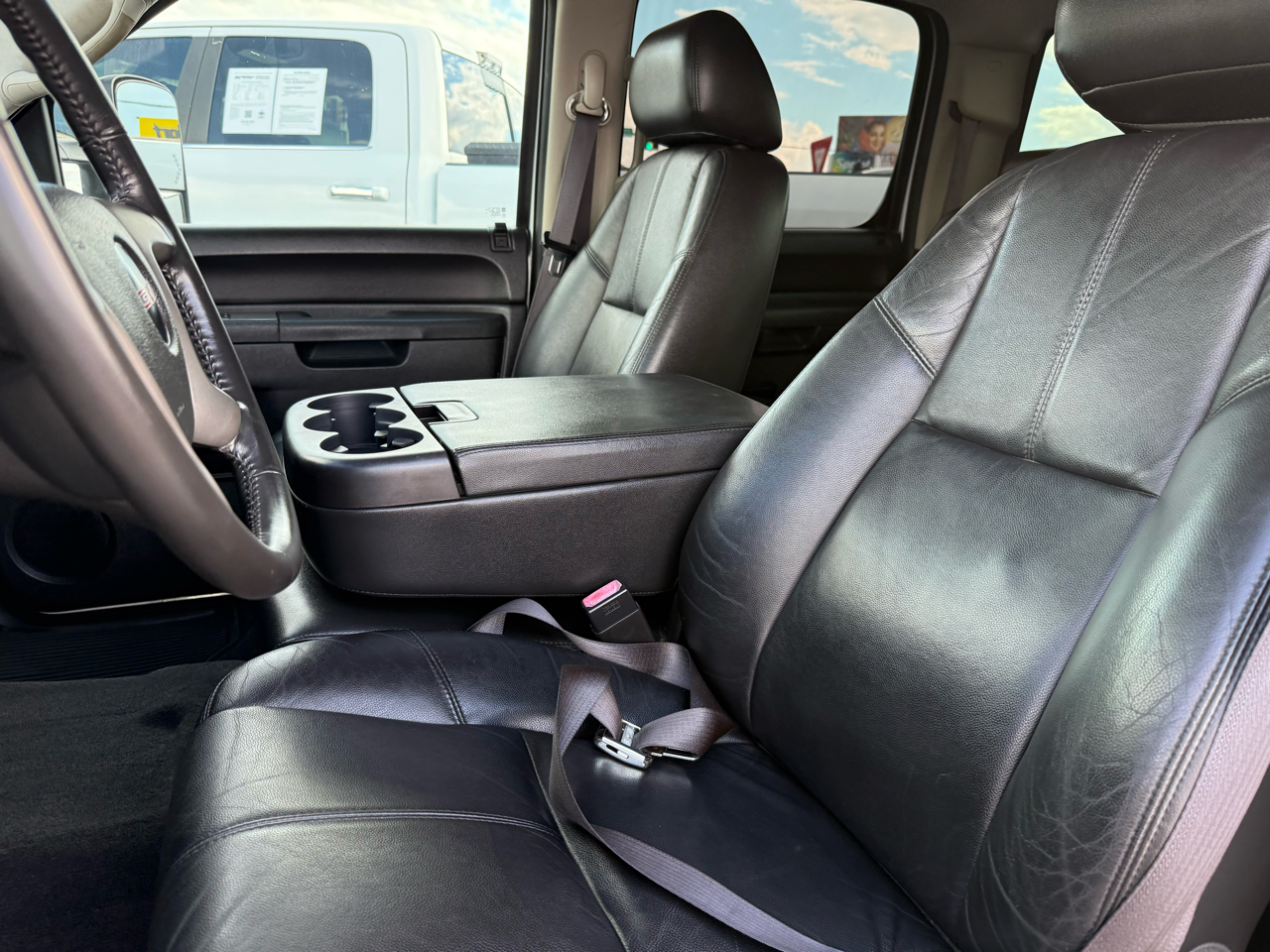 GMC Sierra 3500HD SLE Crew Cab 4WD 2013 GMC Sierra 3500HD SLE Crew Cab 4WD 2013
