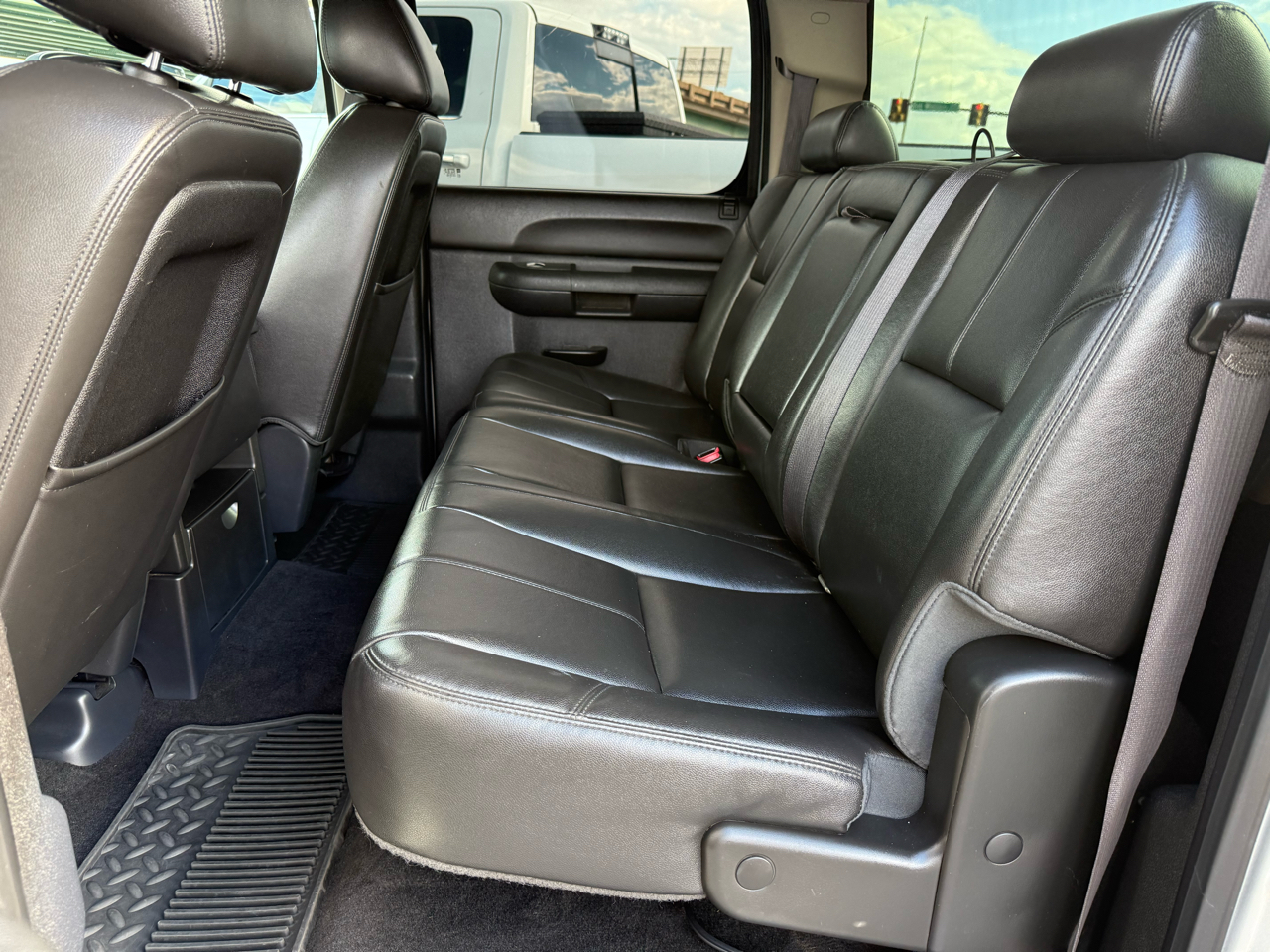 GMC Sierra 3500HD SLE Crew Cab 4WD 2013 GMC Sierra 3500HD SLE Crew Cab 4WD 2013