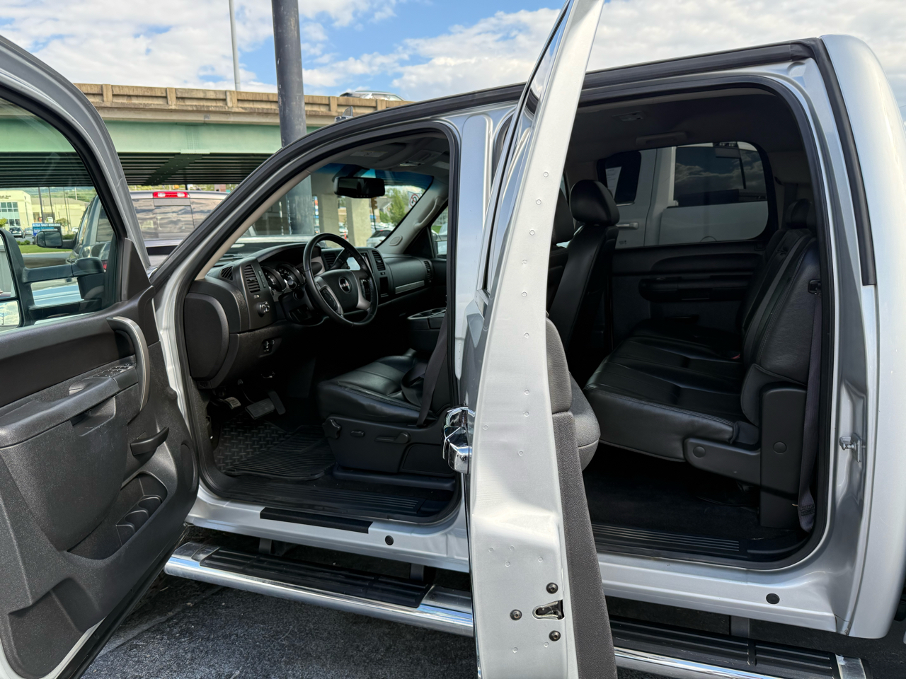 GMC Sierra 3500HD SLE Crew Cab 4WD 2013 GMC Sierra 3500HD SLE Crew Cab 4WD 2013