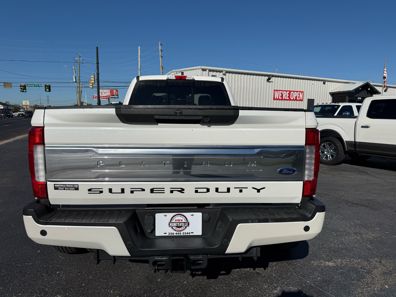 Ford F-350 SD Platinum Crew Cab Long Box 4WD DRW 2017 Ford F-350 SD Platinum Crew Cab Long Box 4WD DRW 2017