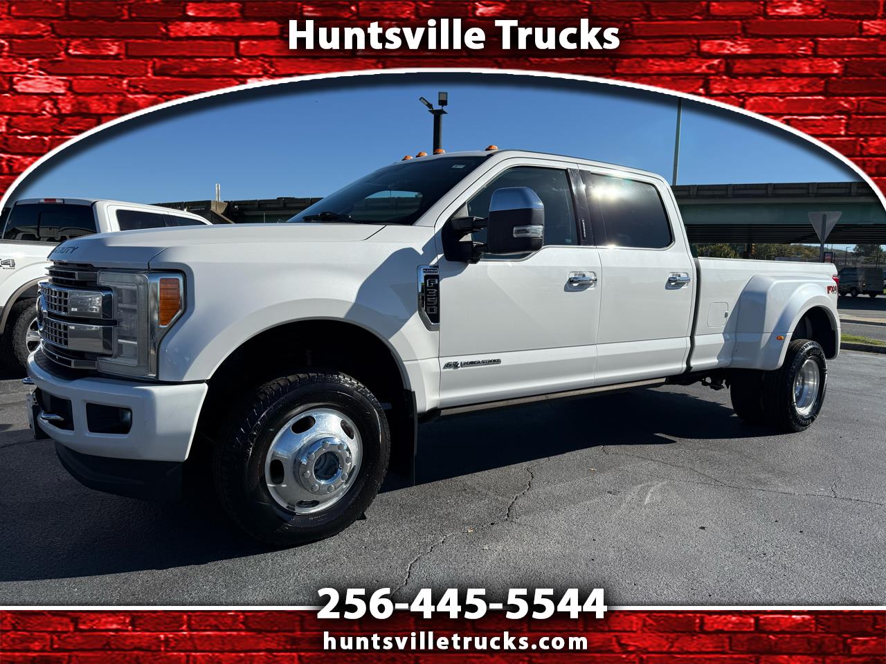 Ford F-350 SD Platinum Crew Cab Long Box 4WD DRW 2017 Ford F-350 SD Platinum Crew Cab Long Box 4WD DRW 2017