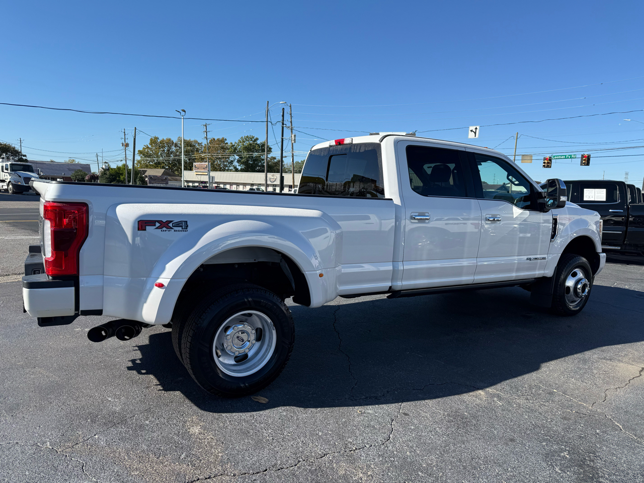 Ford F-350 SD Platinum Crew Cab Long Box 4WD DRW 2017 Ford F-350 SD Platinum Crew Cab Long Box 4WD DRW 2017