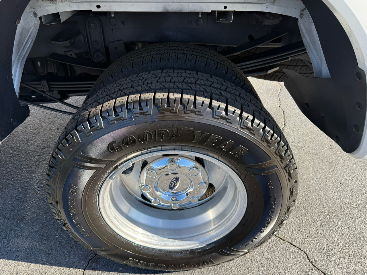 Ford F-350 SD Platinum Crew Cab Long Box 4WD DRW 2017 Ford F-350 SD Platinum Crew Cab Long Box 4WD DRW 2017