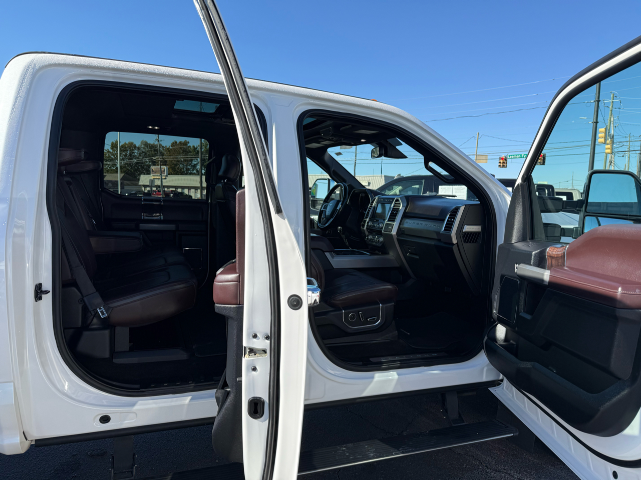 Ford F-350 SD Platinum Crew Cab Long Box 4WD DRW 2017 Ford F-350 SD Platinum Crew Cab Long Box 4WD DRW 2017